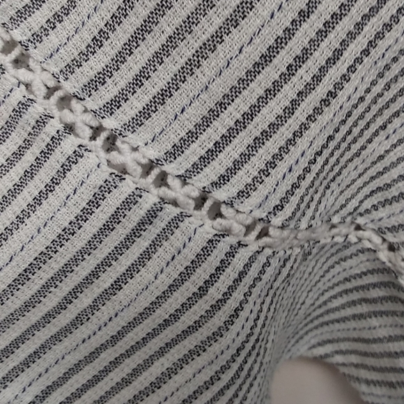 Universal Thread Striped Top - Picture 4 of 10